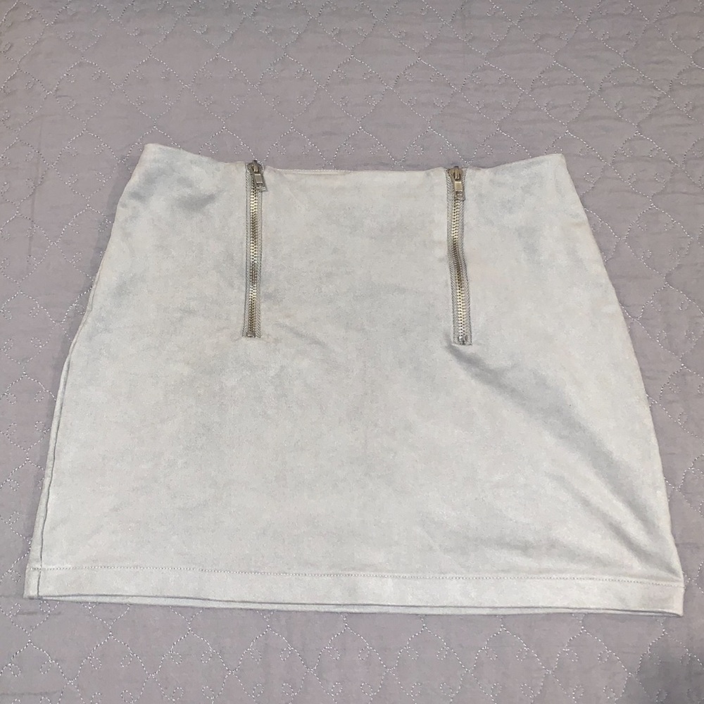 Grey suede skirt w front zippers